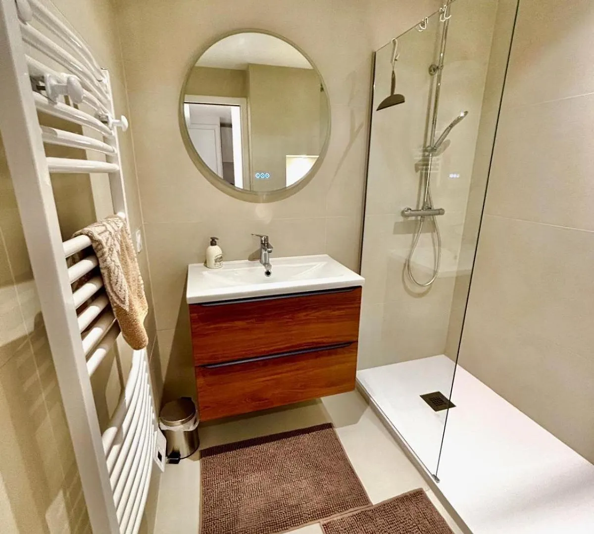 One-Bedr Ap 50M From The Beach Terrace Swimming Pool Air Con Antibes France