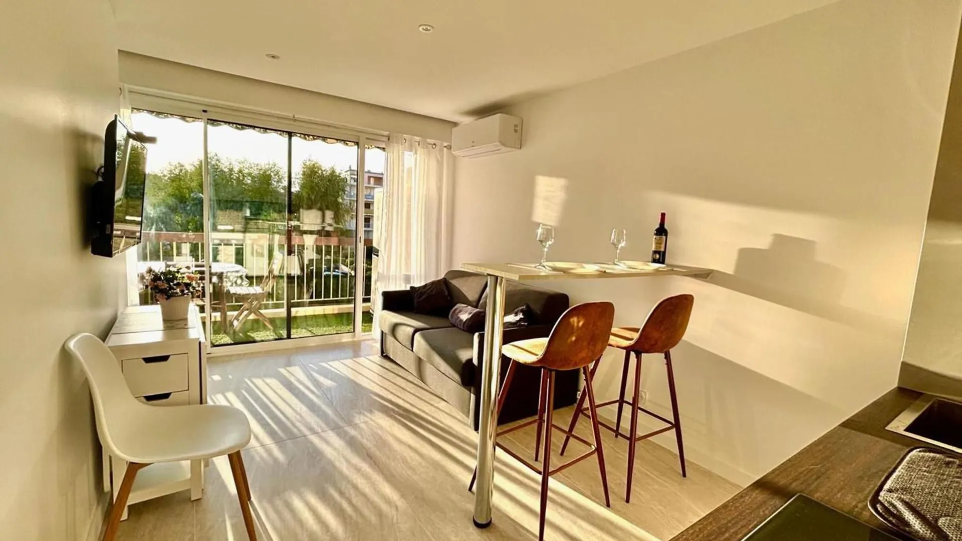 One-Bedr Ap 50M From The Beach Terrace Swimming Pool Air Con location